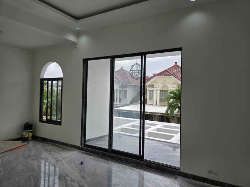 dijual rumah pakuwon city