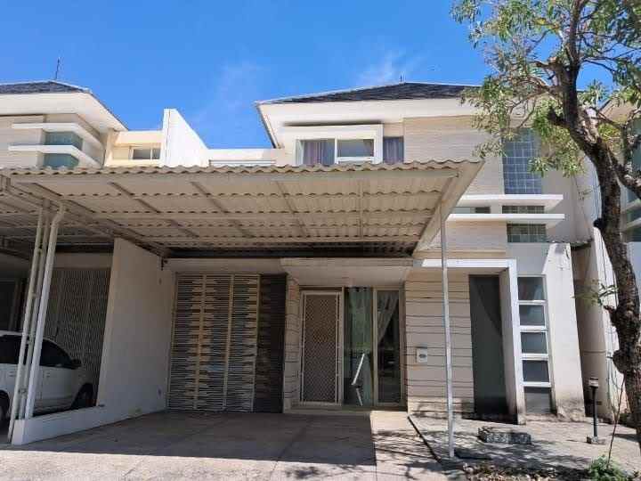 dijual rumah pakuwon city