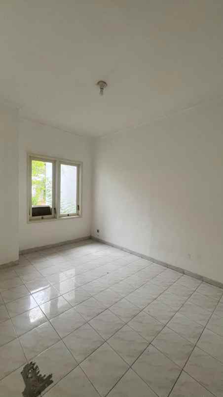 dijual rumah pakuwon city