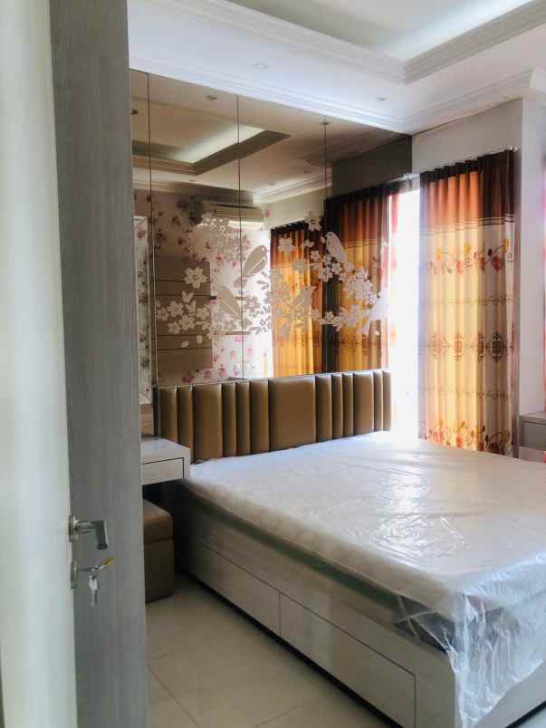 dijual rumah pakuwon city grand island