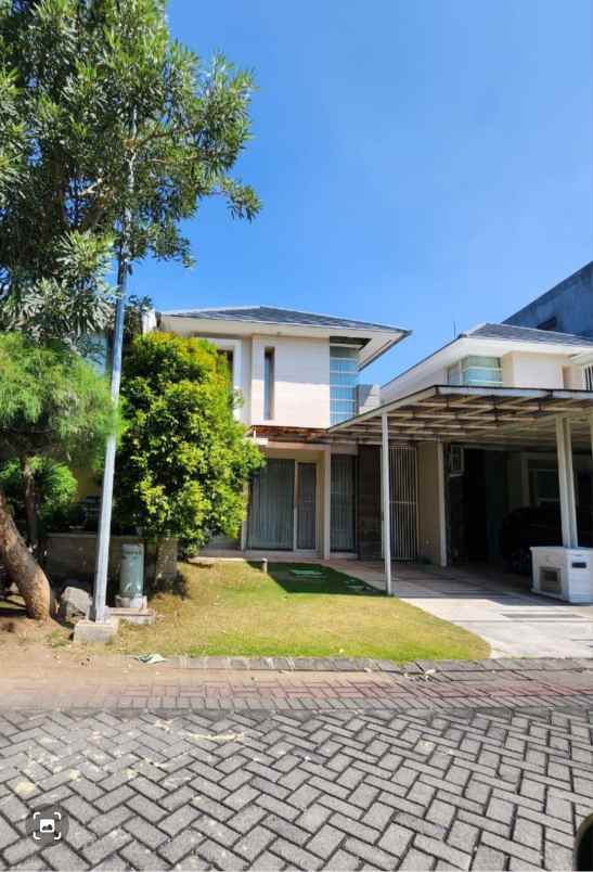 dijual rumah pakuwon indah