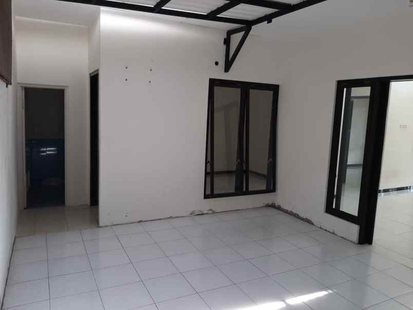 dijual rumah pandanaran hills