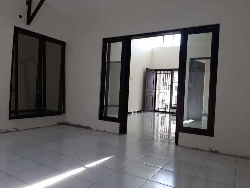 dijual rumah pandanaran hills