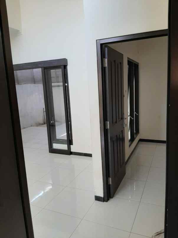 dijual rumah pandanaran hills