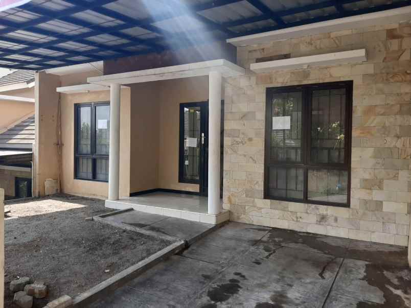 dijual rumah pandanaran hills