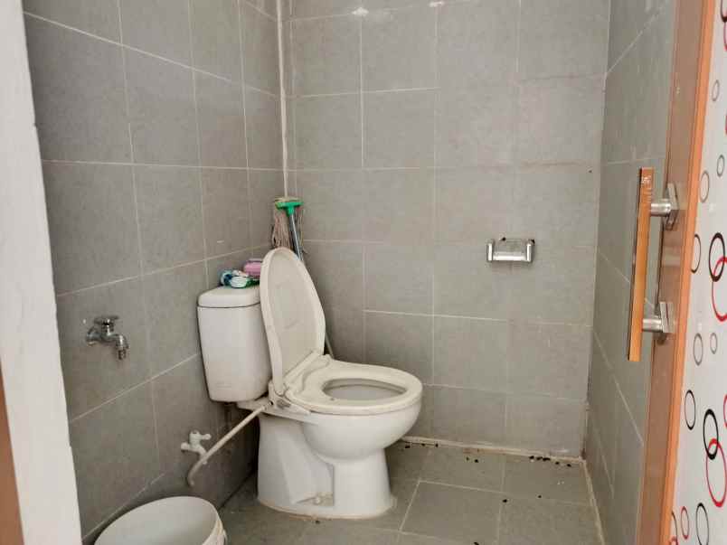 dijual rumah perum kota permata