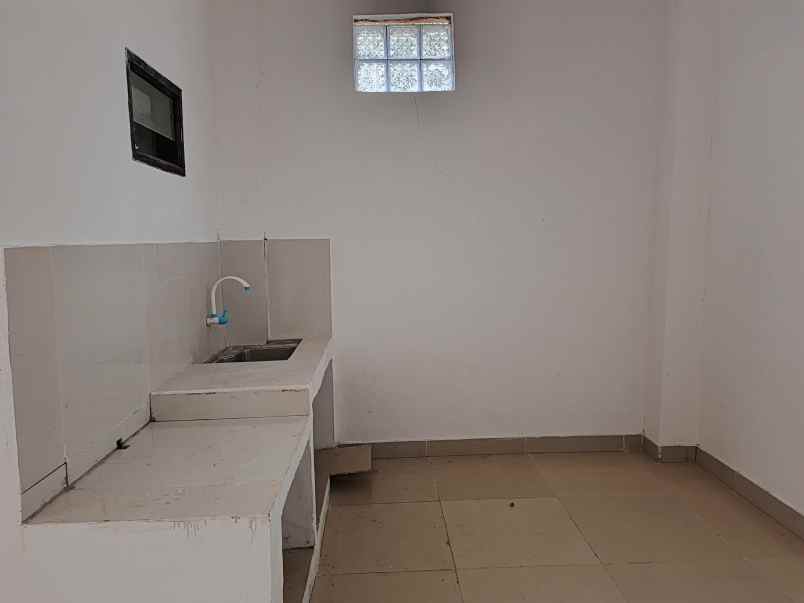 dijual rumah perum kota permata