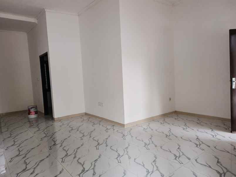 dijual rumah perum kota permata