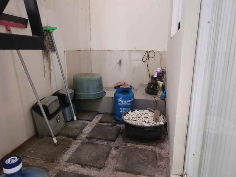 dijual rumah perum kota permata