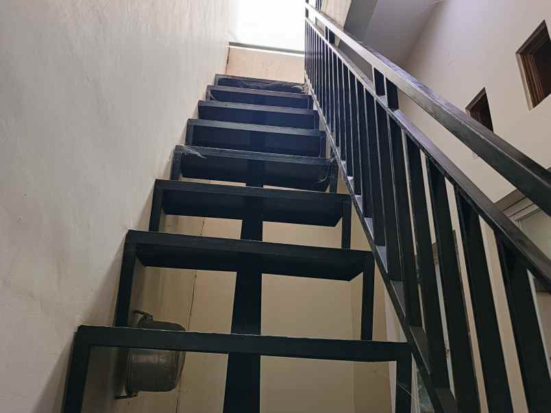 dijual rumah perum kota permata