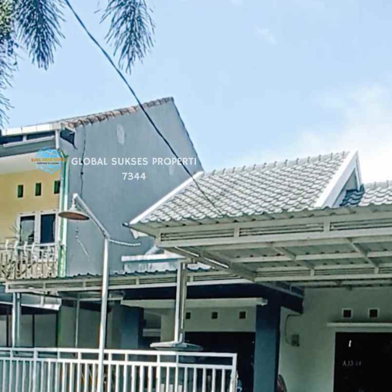 dijual rumah perum oma campus