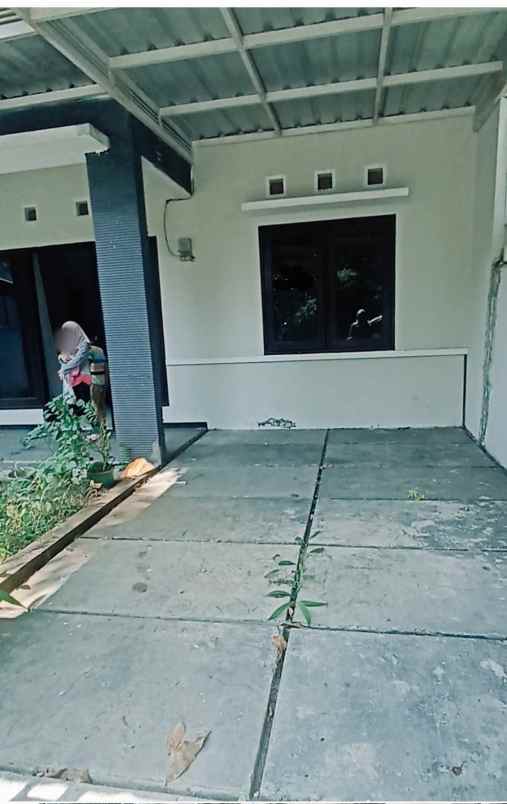 dijual rumah perum oma campus