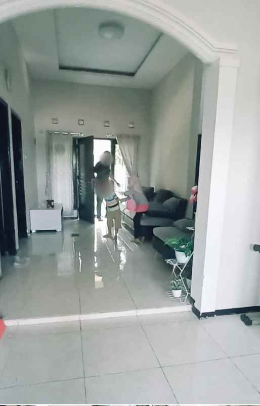 dijual rumah perum oma campus