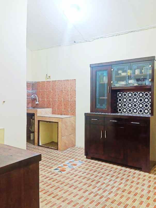 dijual rumah perum taman sawangan