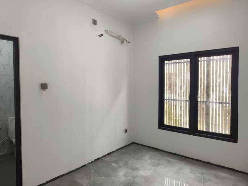 dijual rumah perumahan dharmahusada mas