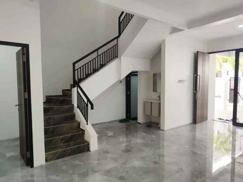 dijual rumah perumahan dharmahusada mas