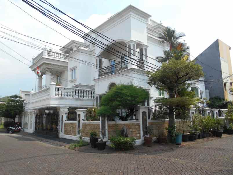 dijual rumah perumahan duta garden