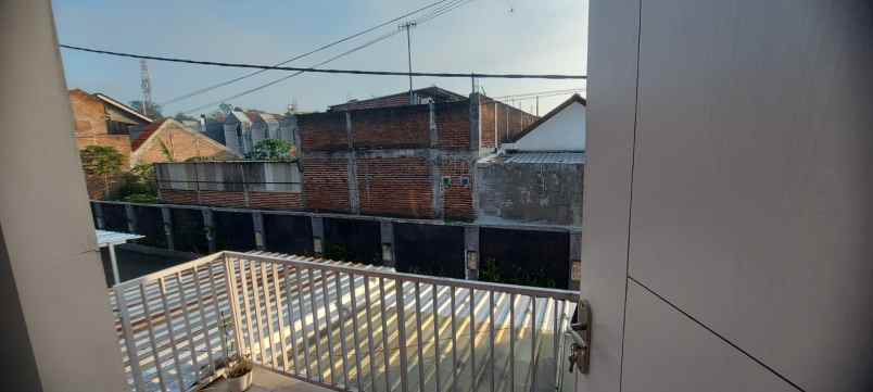 dijual rumah perumahan graha unika