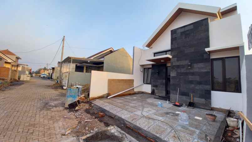 dijual rumah perumahan istana bandara 7