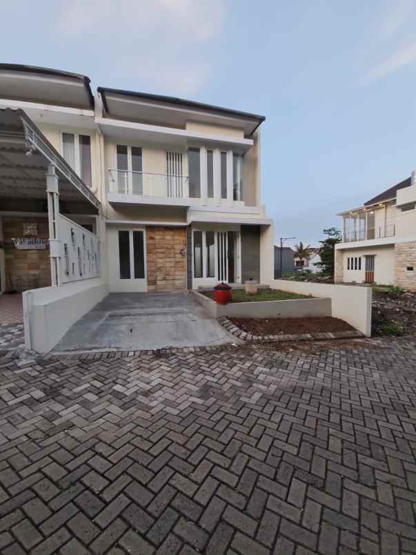 dijual rumah perumahan kayana resort