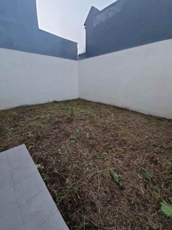 dijual rumah perumahan kayana resort