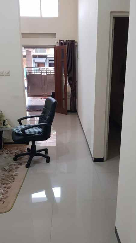 dijual rumah perumahan palm regency