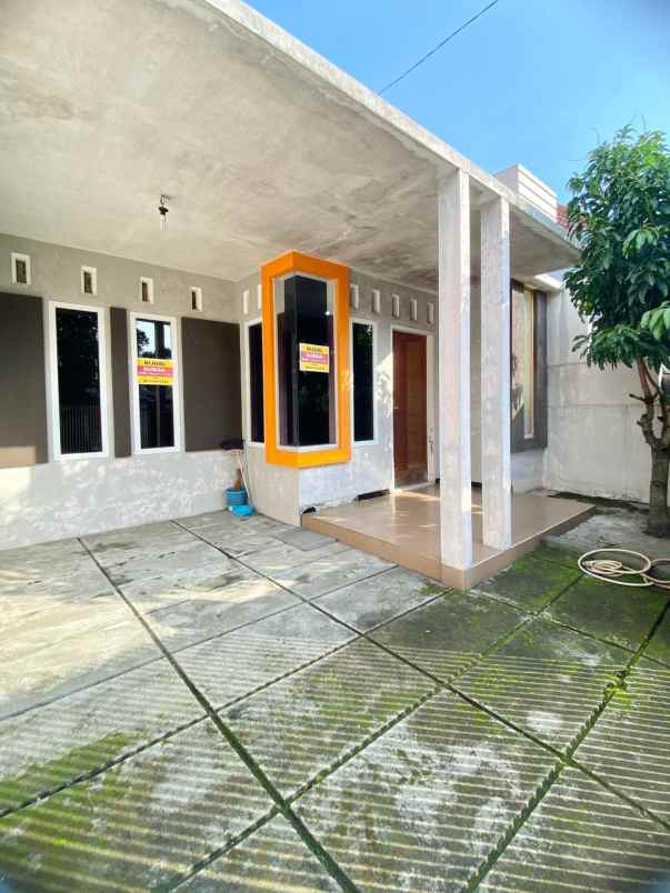 dijual rumah perumahan riverside