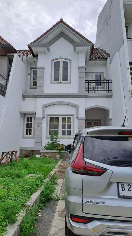 dijual rumah perumahan taman aries