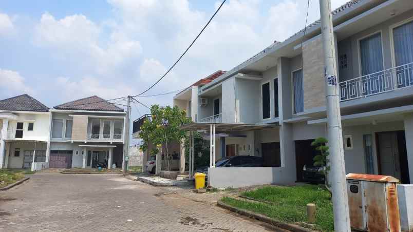 dijual rumah perumahan unimas garden