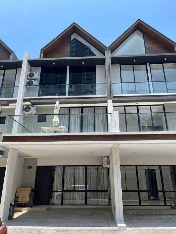 dijual rumah pik2