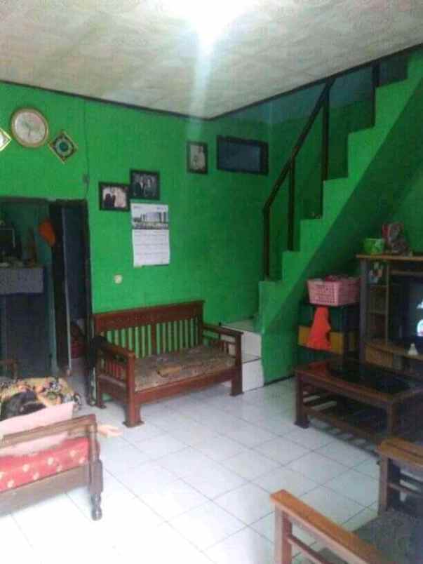 dijual rumah pojok tengah