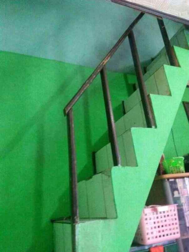 dijual rumah pojok tengah