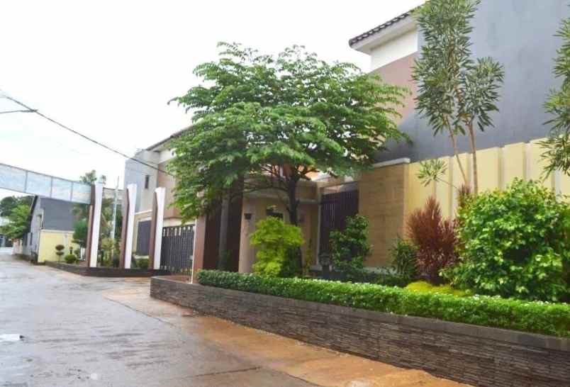 dijual rumah pondok gede