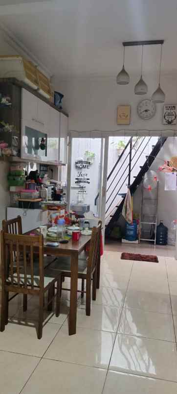 dijual rumah puri surya jaya