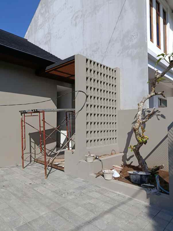 dijual rumah purwomartani