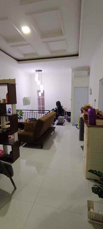 dijual rumah rangkapan jaya depok