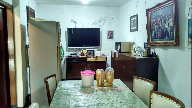 dijual rumah raya ambengan