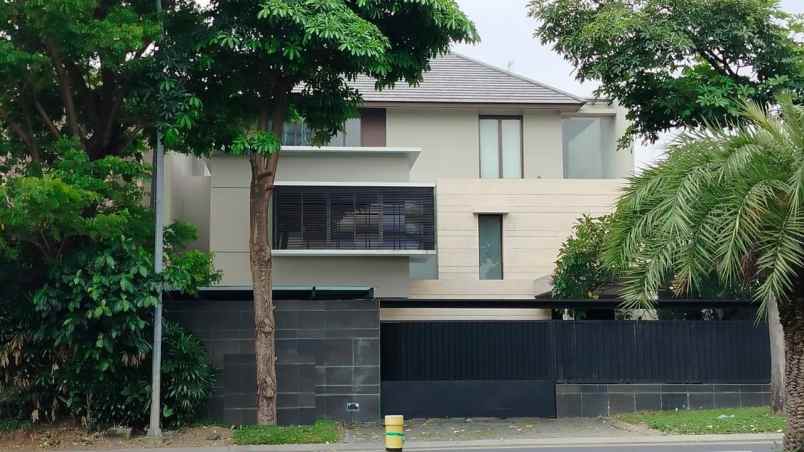 dijual rumah raya citraland surabaya