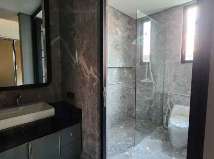 dijual rumah regency 21