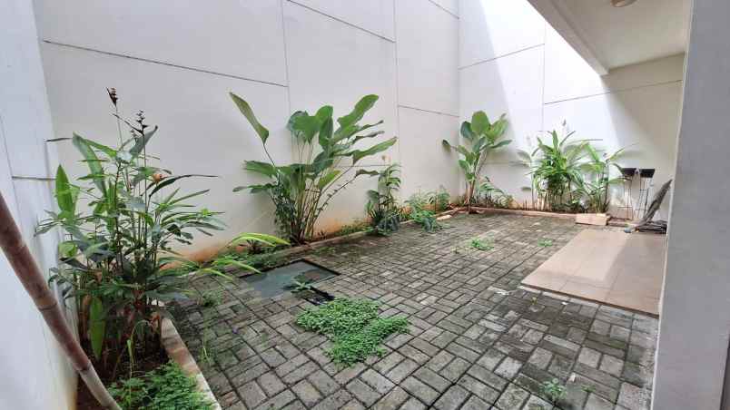 dijual rumah river valley residence