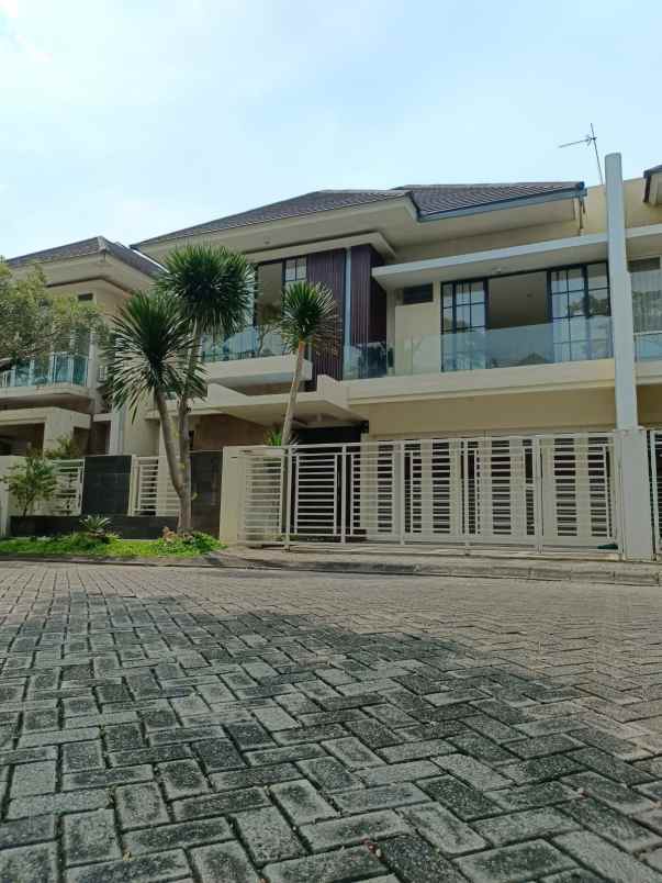 dijual rumah royal residence