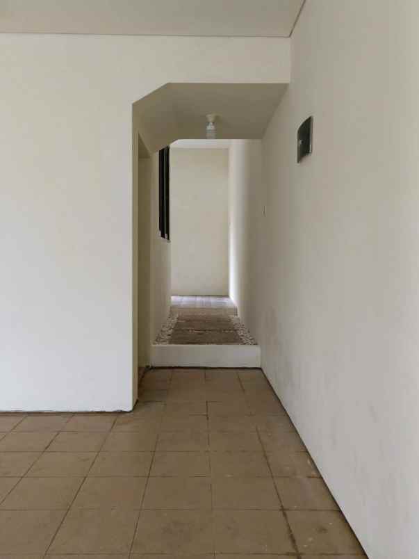 dijual rumah royal residence