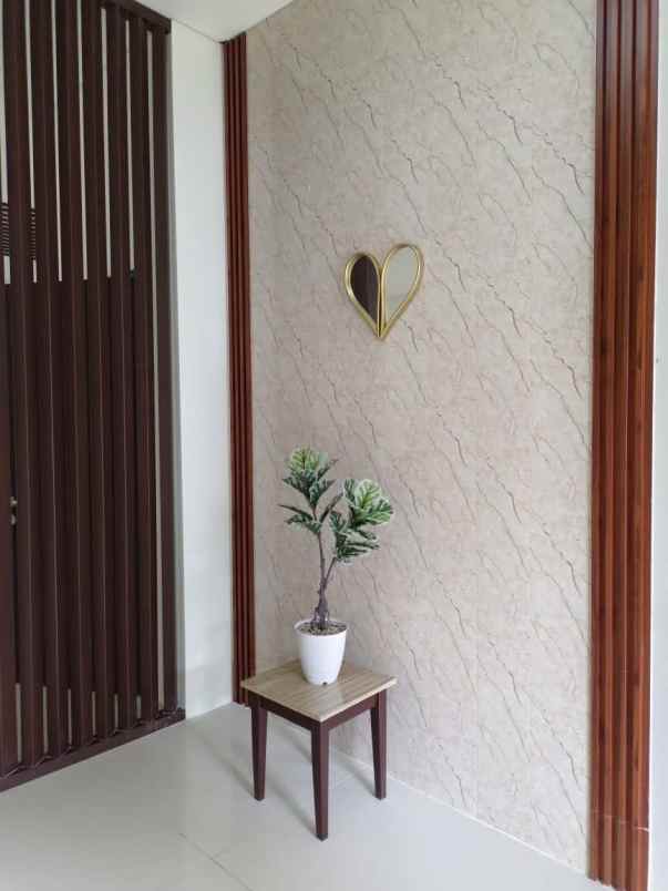 dijual rumah royal residence