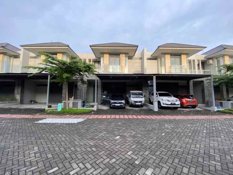 dijual rumah rungkut