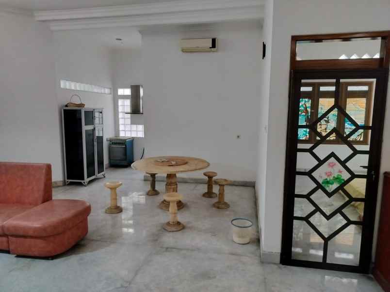 dijual rumah rungkut asri