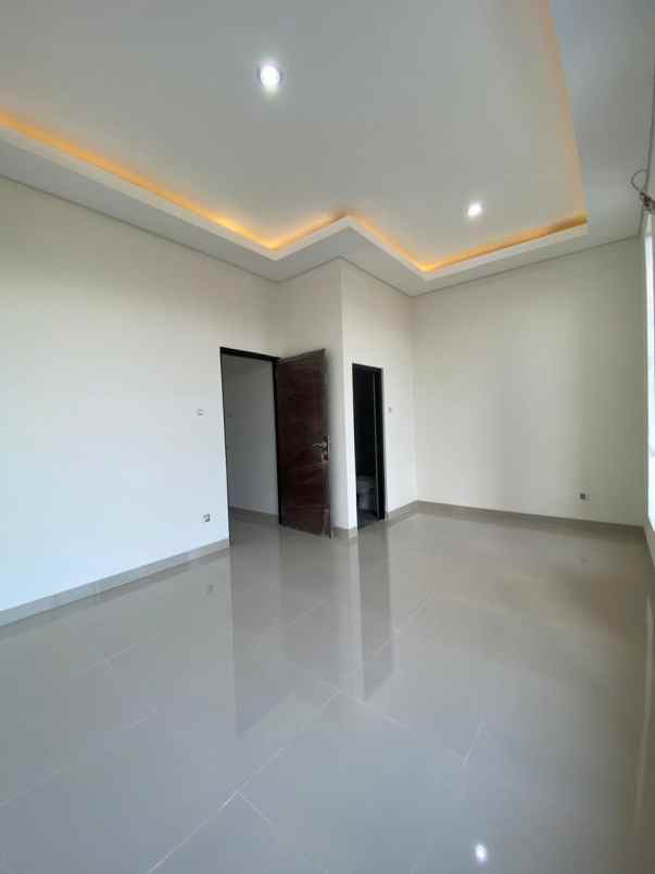 dijual rumah rungkut mapan