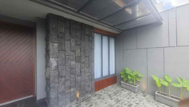 dijual rumah san antonio