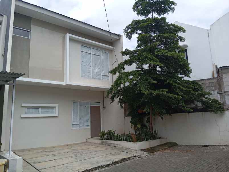 dijual rumah sariwangi