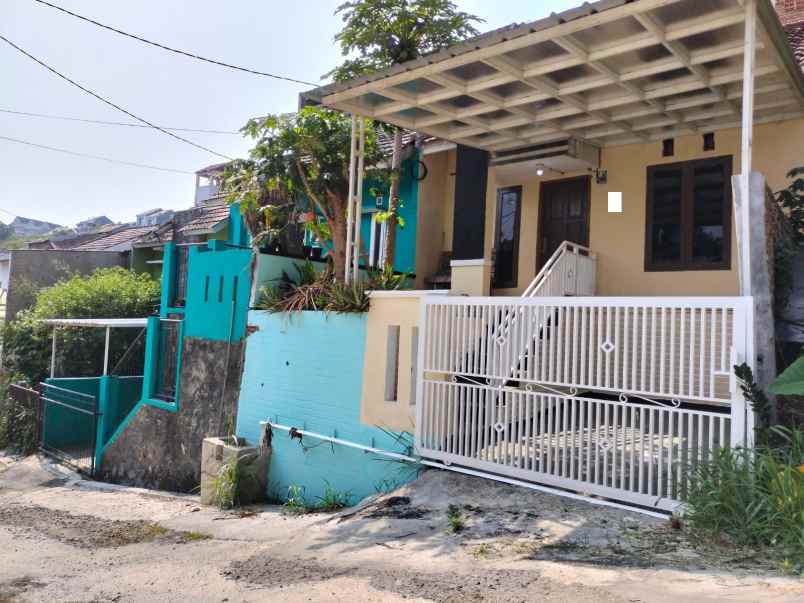 dijual rumah sariwangi regency