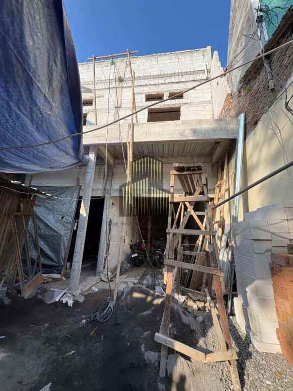 dijual rumah sekaran